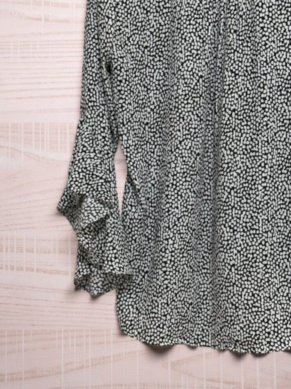 VINCE CAMUTO Bell Sleeves High Low Hem Black and White Blouse Size S - Picture 6 of 8